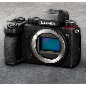 Цифровая фотокамера Panasonic DC-S5EE-K Body (DC-S5EE-K)