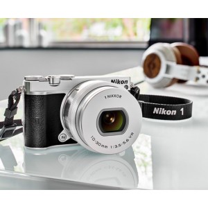 Цифровая фотокамера NIKON 1 J5 + Объектив 10-30mm PD-Zoom KIT SILVER (VVA243K001)
